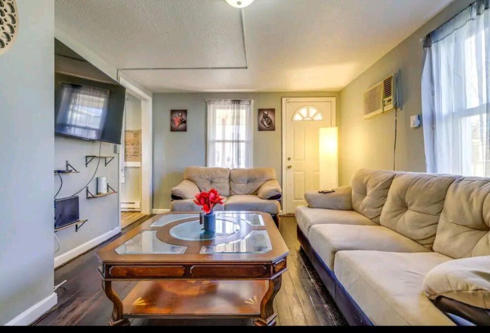 Comfortable Home Away From Home イースト・ハートフォード エクステリア 写真